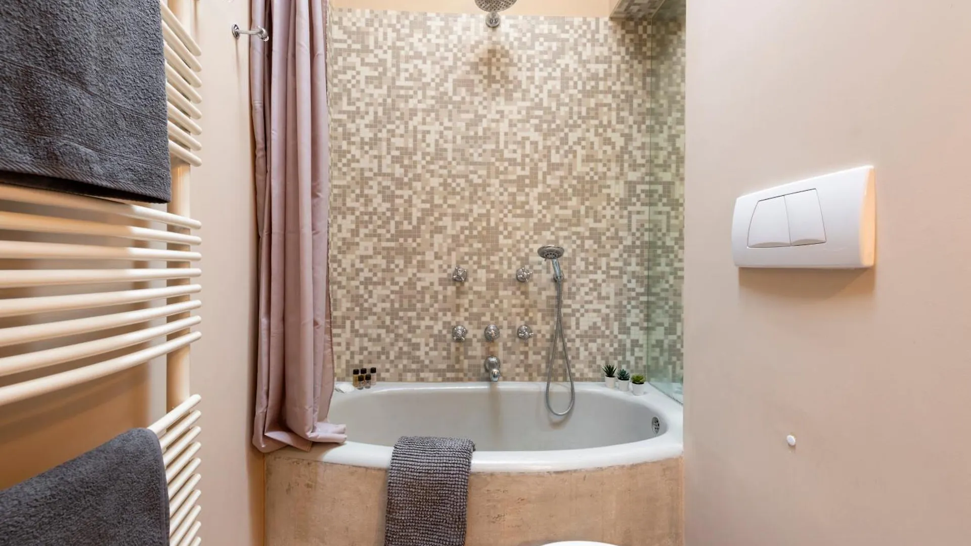 Pontaccio, 4 - Vivere In Brera, Con Ampio Terrazzo Milan Italy